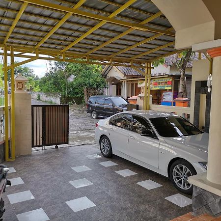 Nariska Suite Homestay Yogyakarta Exteriör bild
