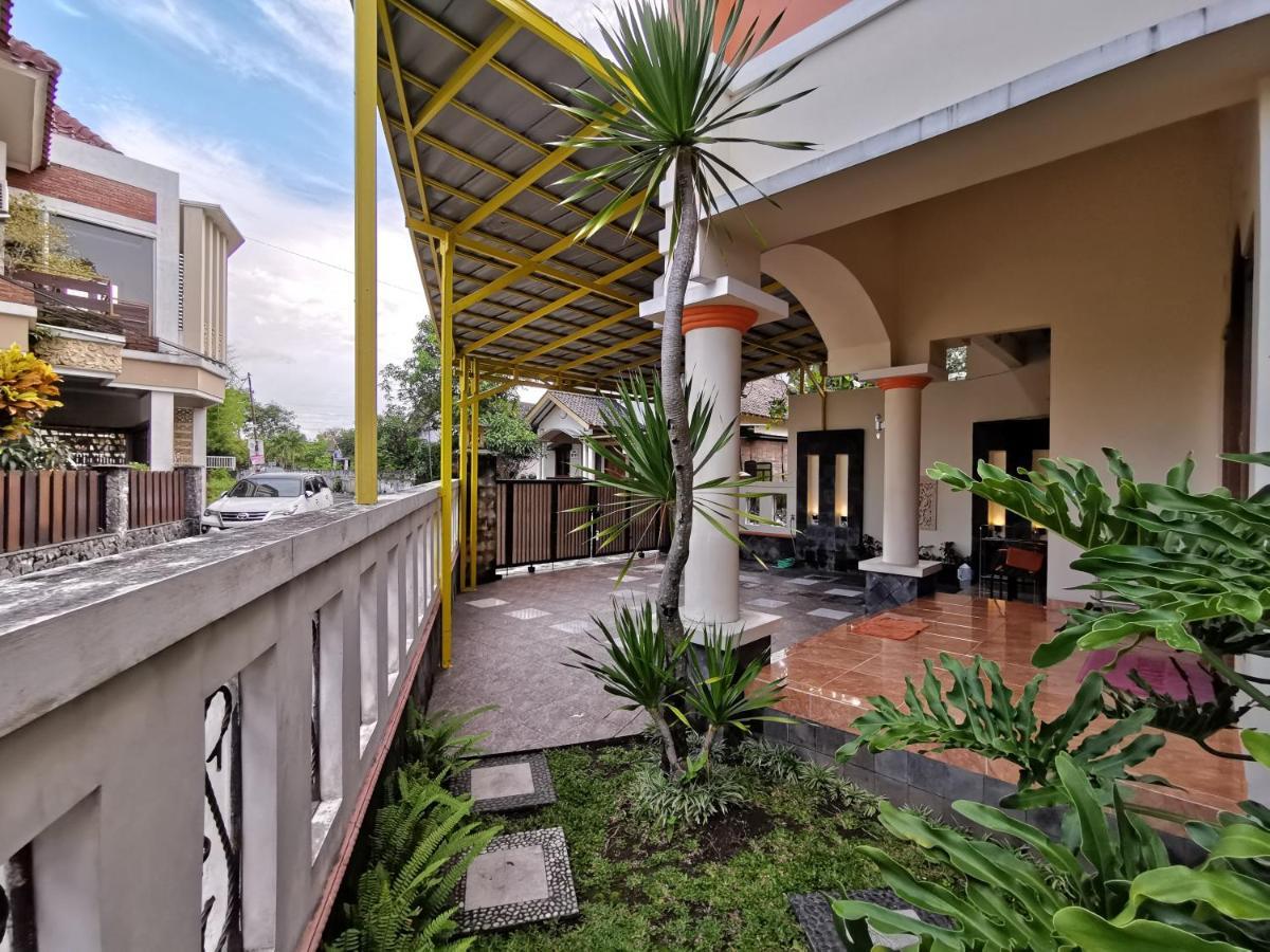 Nariska Suite Homestay Yogyakarta Exteriör bild