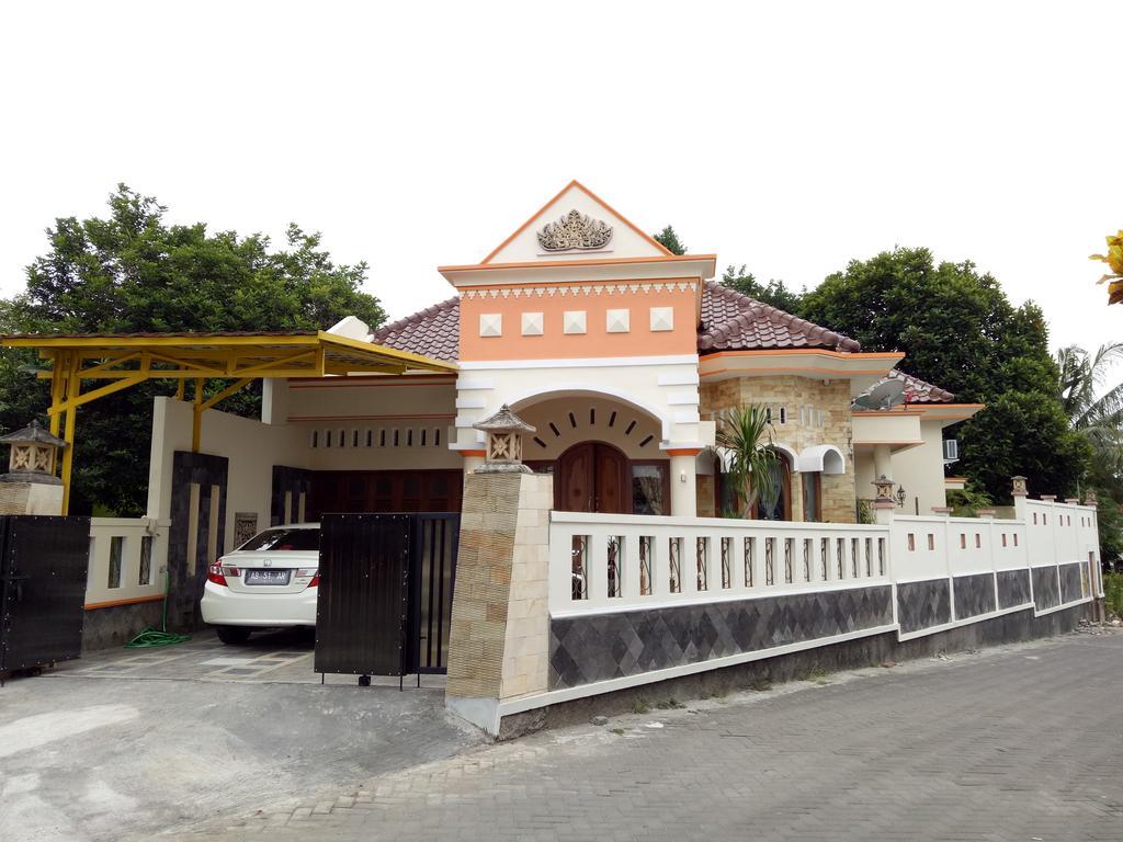 Nariska Suite Homestay Yogyakarta Exteriör bild