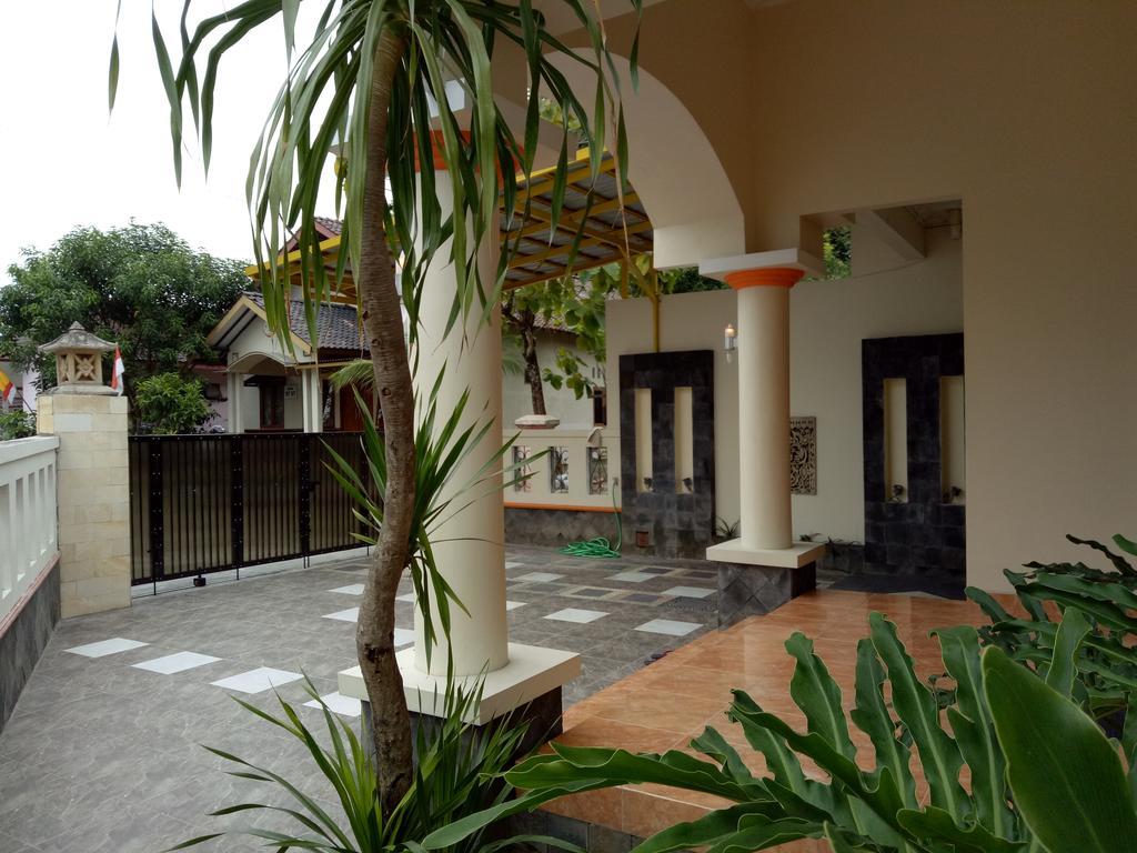 Nariska Suite Homestay Yogyakarta Exteriör bild